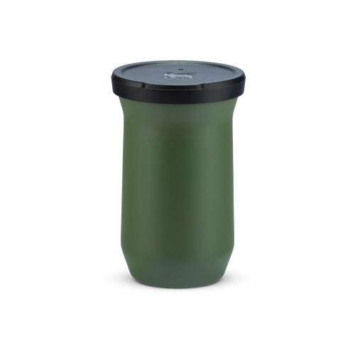 Copo térmico verde com tampa preta.